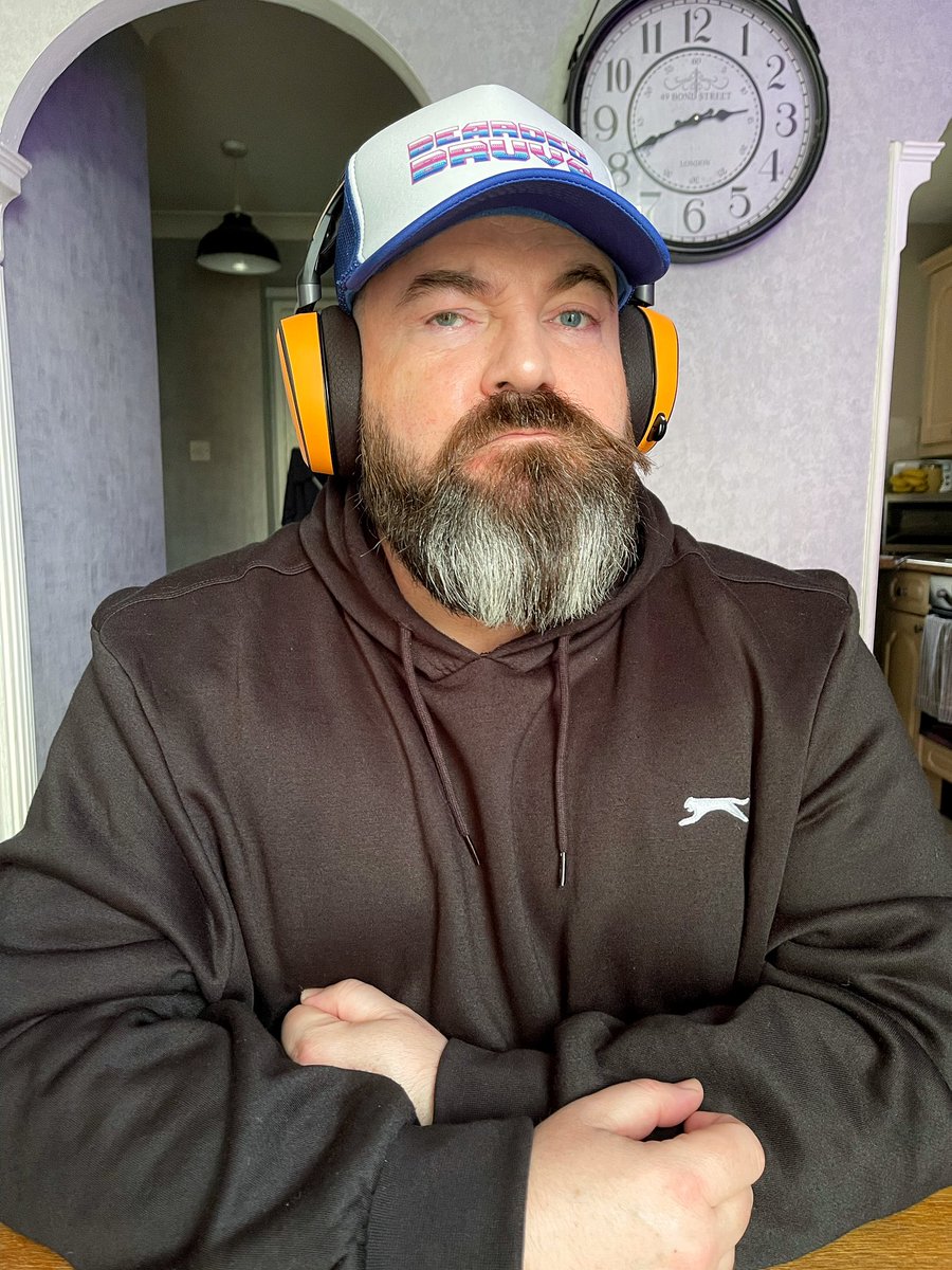 beardedbruva's tweet photo. Getting creative with my profile pic using iPhone only from taking the image to editing. 📱🤘🏼🕹️👾
#profilepic #selfie #iphoneediting https://t.co/yYyx5Styml