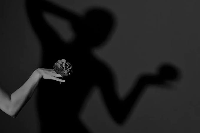 “Benim korkularım da üzmesin sakın sizi.
Kadınlar ne kadar severse o kadar korkar.”
￼
William Shakespeare, Hamlet