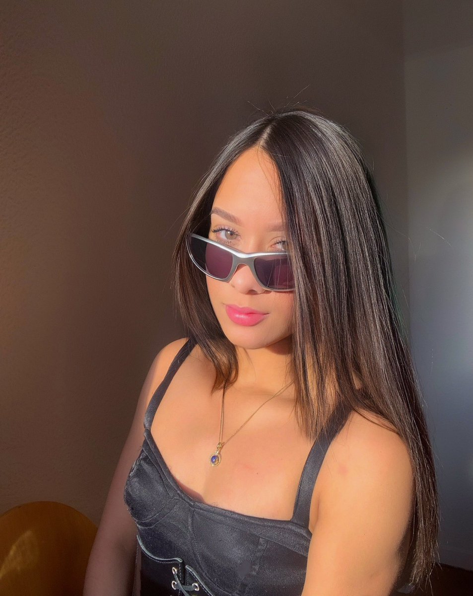 Mi amor, a las 2 paso por ti ve arreglándote🖤