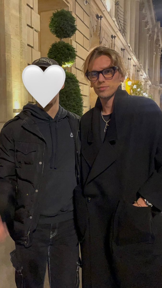 Cressidachic's tweet photo. HIS HAIR?!? HIS FIT?!? HIM?!? 😩🔥 https://t.co/ke7CLiIcEA