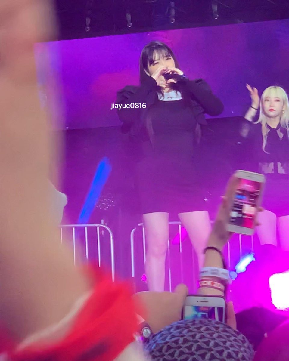 ky8166's tweet photo. 昨天愿望成真的夜晚✨
Such a beautiful night❤️

#GrandwaveinKL #grandwave #parkbom #2ne1 #bomshell https://t.co/iYYlBdyZIy