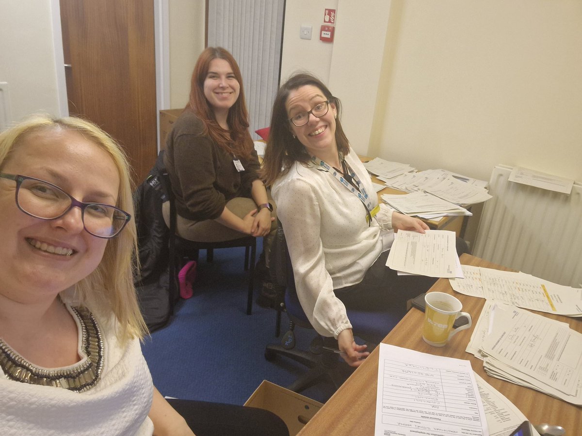 uhsnurserecruit's tweet photo. We've stayed till 8 p.m on Thursday to make sure all of our candidates get allocated to their ward. What a commitment! Thank you @MakolaTomasz for letting us use Accomodation office until such a late hour 😃 @aoifedonoghue2 @Sara08850674 #dramteam https://t.co/UzbnxHh0YK