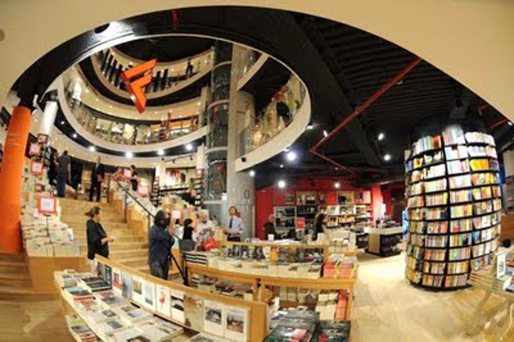 goamagazine's tweet photo. A @LaFeltrinelli Andrea Novelli con Sindrome cinese a Genova e Patrizia Pittaluga con Genova Barocca, ma anche @stetirasso e Andrea Fontana con il loro “Tempo da lupi”, un incontro di tarocchi e astrologia e una caccia al tesoro 🎤📚
https://t.co/oOCs4fXbJ6 https://t.co/AUaCXf1cSg