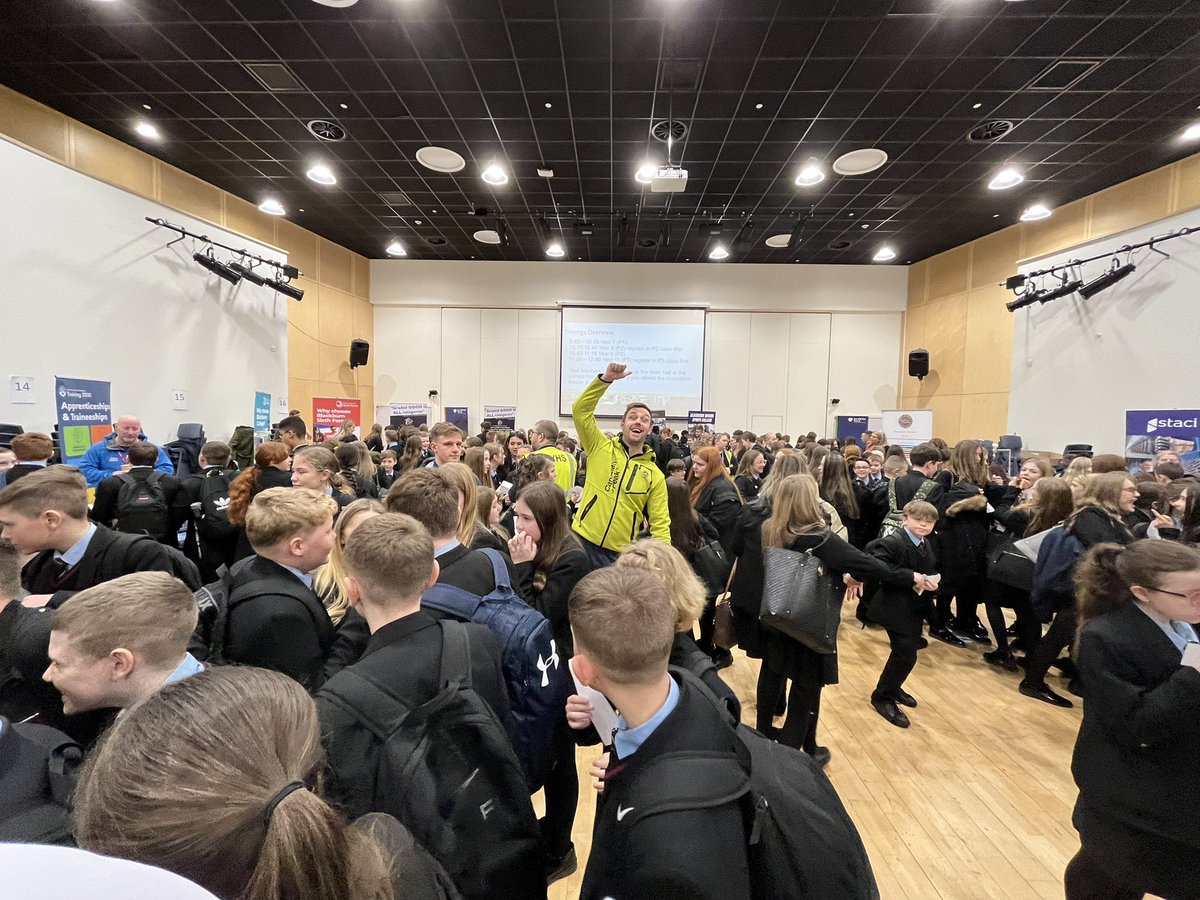 Dvhs Careers fair in full swing. Yr 7  &amp; 8 engaging and asking great questions to our exhibitors. #dvhs #careers #dvhscareers #futures #options