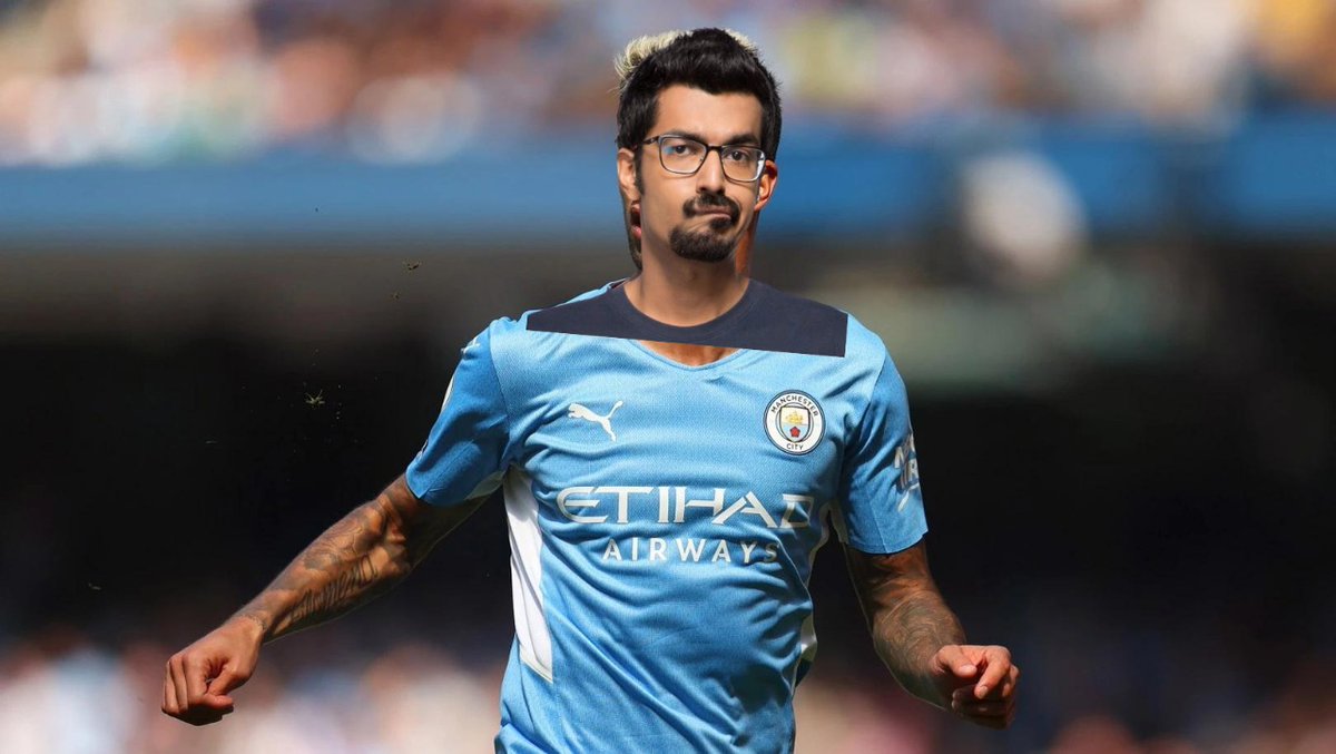 Razorpay's tweet photo. @TheBanat @TheToothsayer Cool but if you lose... #ManCityForever https://t.co/dvhf4d2sVP