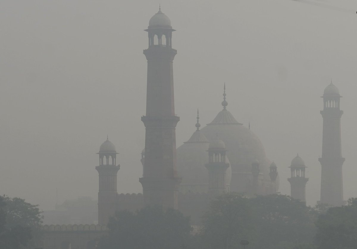TimeTravel1947's tweet photo. 🔴 #COLDWAVE IN #PAKISTAN, EXPECTING TONIGHT TEMP:
- #KARACHI: 2-4C° in N & NW,E while 4-8°C in central Areas.
- #LAHORE: 0-2°C
- #ISLAMABAD: 0-2°C
- #PESHAWAR: below 0-1°C
- #QUETTA : -5 / -3°C
🛑 BE READY FOR ANOTHER #COLDWAVE & WD IN COMING WEEK!
#WeatherUpdate #TTalert https://t.co/EIZLF8J0YJ