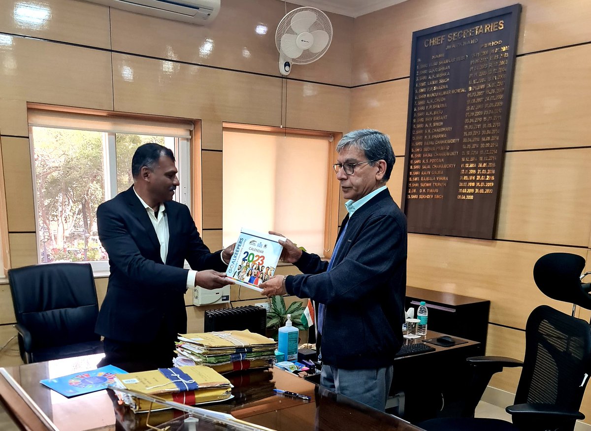 citizens_cf's tweet photo. Mr. @GaneshReddys7 , Secretary cum CEO @citizens_cf met Shri Sukhdev Singh ji #ChiefSecretary Govt of #Jharkhand and presented him with the Annual Calendar #Goalkeepers2023 of Citizens Foundation. #CFat25 @JharkhandCMO @IASassociation @prdjharkhand @C20EG @NITIAayog @GCNIndia https://t.co/wUyIW0bq1g
