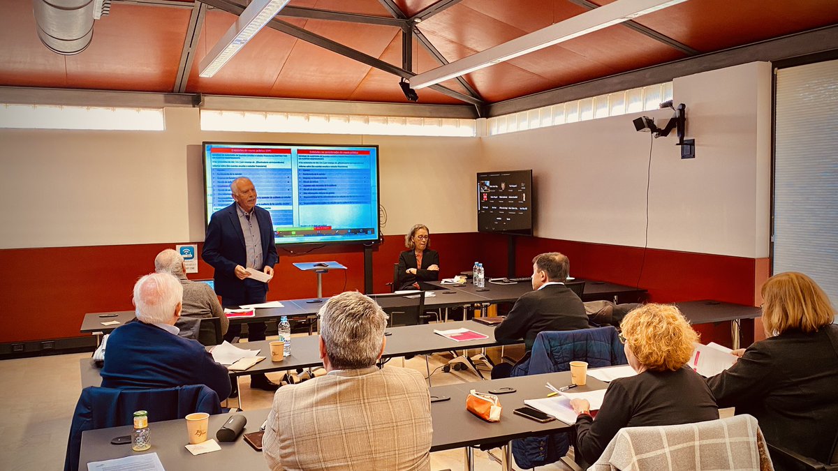 EL C0L•L3G1 tweet media