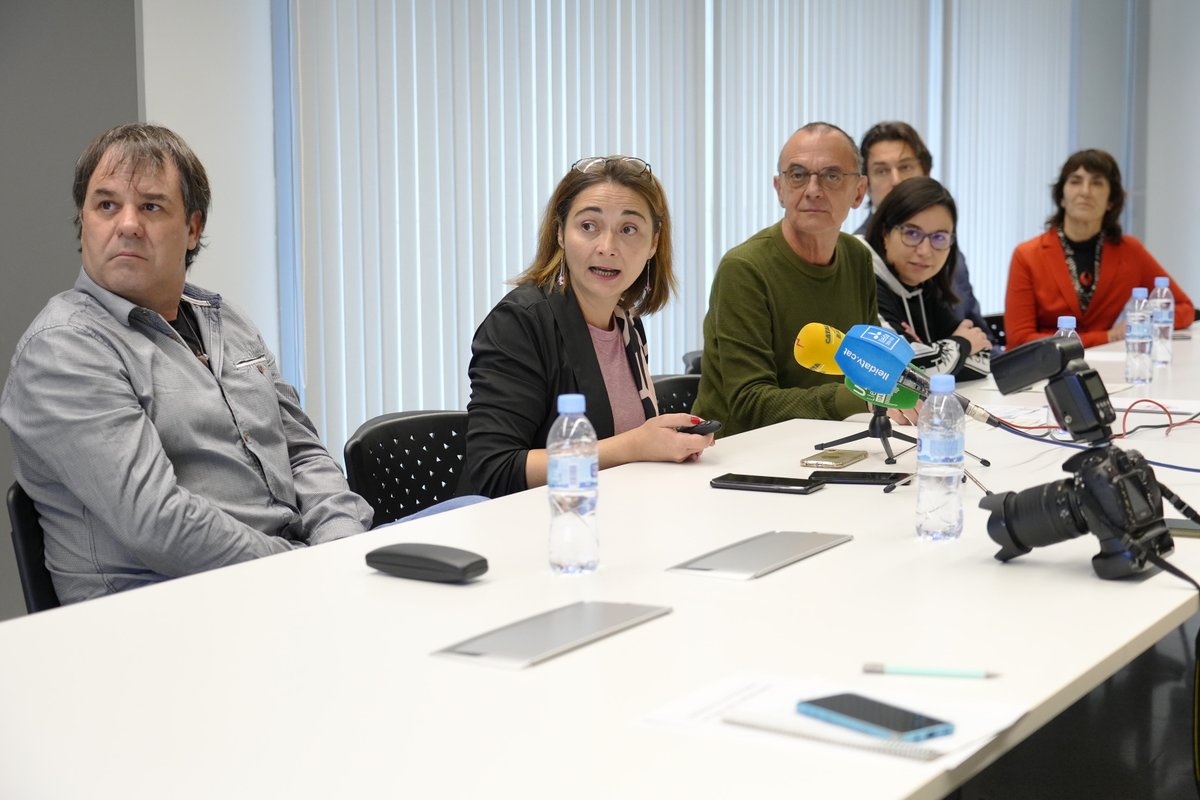 MiquelPueyo's tweet photo. 👉🏼Protegir els sistemes informàtics de la @paerialleida és important. Avui hem presentat el Centre d'Operacions de Ciberseguretat -SOC 🔒, per les sigles en anglès-, que té l'objectiu de millorar la ciberseguretat i la cibervigilància dels sistemes d'informació de l'Ajuntament 🔝 https://t.co/UlarApJBQN