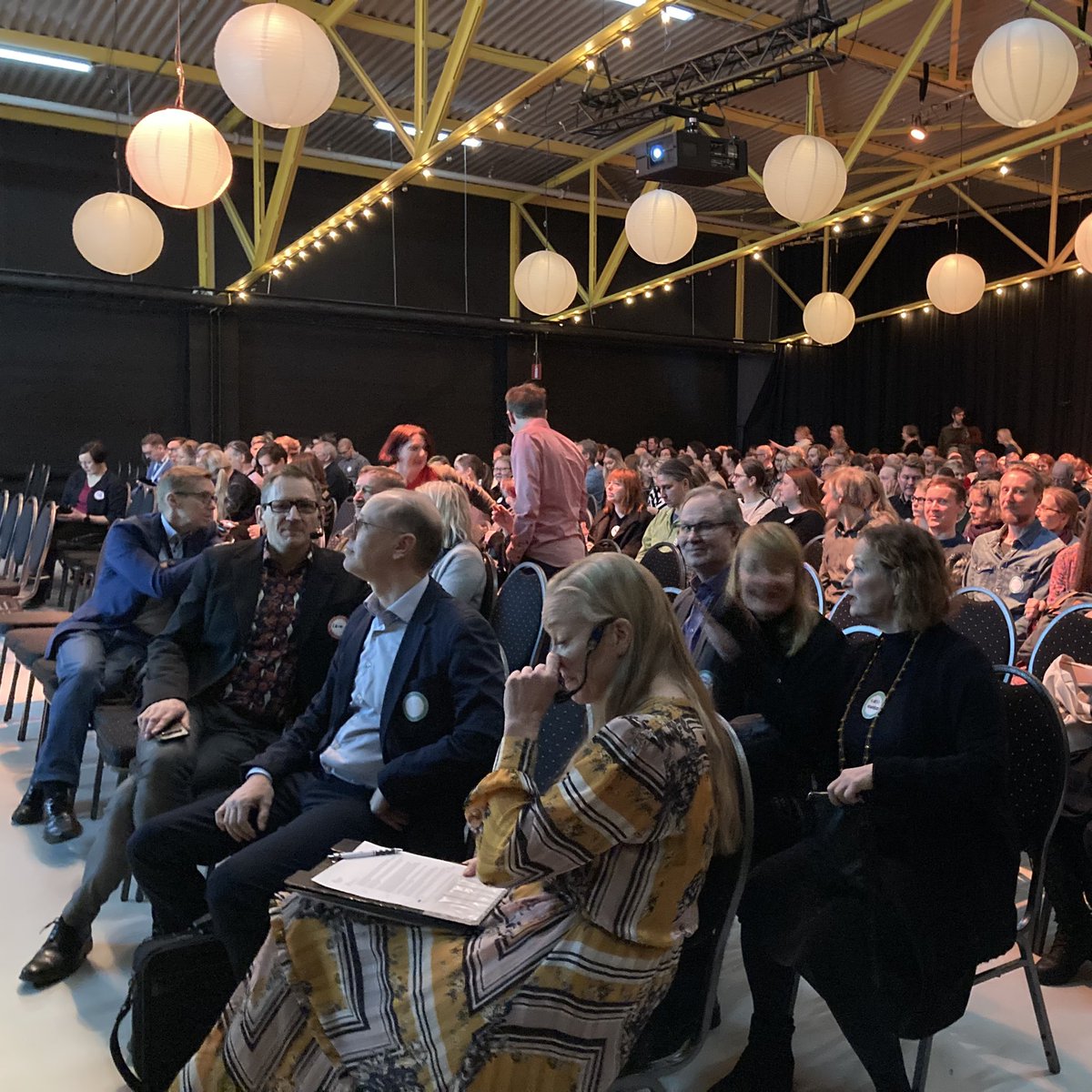 laine_aino's tweet photo. Suomen ympäristökeskuksen uusi vuosi starttaa! Koolla isolla joukolla. ❤️

👏Innostusta ilmassa, kuten näette pääjohtajamme @Leif_Sch tunnelmista! 

Tapahtumaa luotsaamassa @Anna_Stahle! 

#kestävyysmurros 🌍
@SYKEint @SYKEinfo https://t.co/VmwQpJJuWz