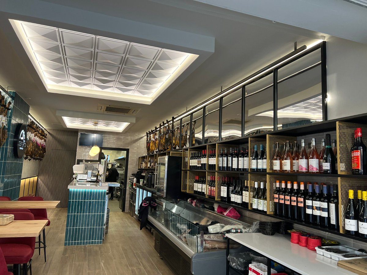 espace_blanc's tweet photo. ¡Nuevo trabajo terminado!
En Espace Blanc estamos orgullosos de haber finalizado la reforma de un local en el Arroyo de la Miel, agradeciendo al cliente su confianza en nosotros y deseándole mucha suerte.
#comercio #retail #tienda #reformaintegral #exito #espaceblanc  #clientes https://t.co/ZOMTUFIiJr