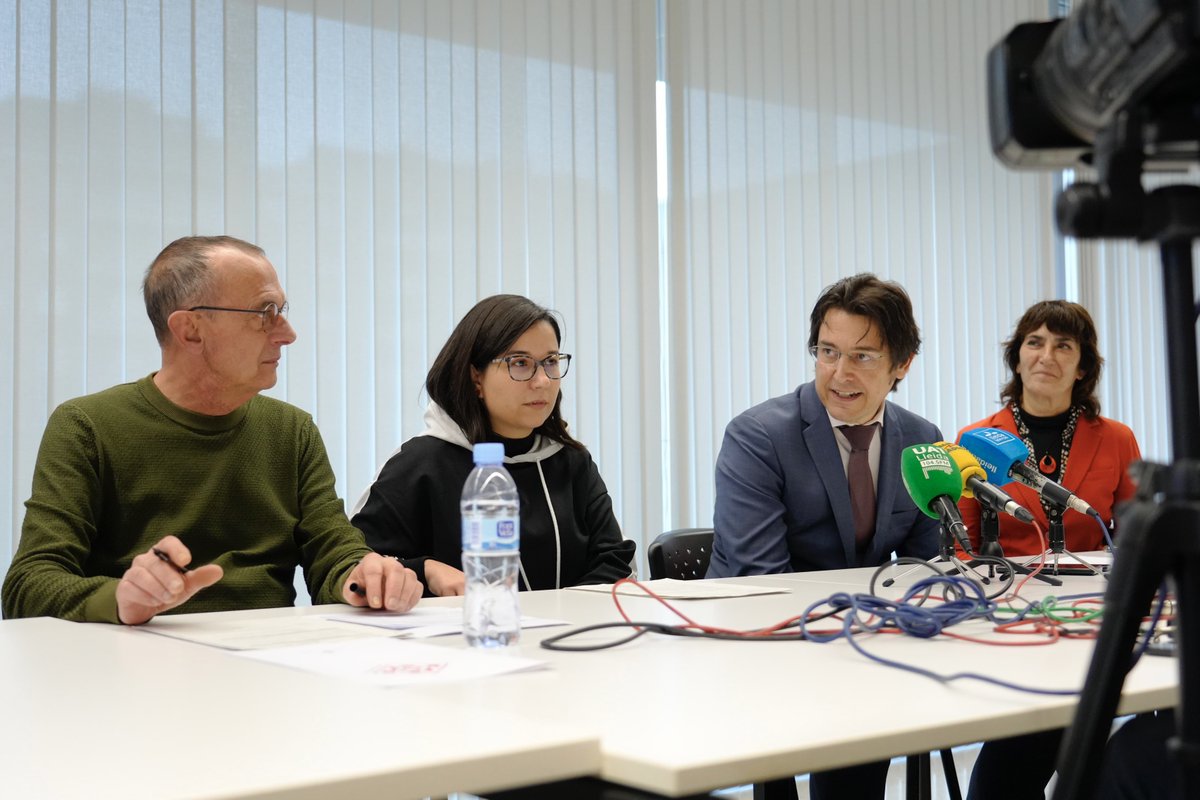 MiquelPueyo's tweet photo. 🔝Aquest és el primer SOC implantat en català. Amb ell, s'analitzaran 182 servidors, 28 fonts, 62 servidors web i 28 barreres que milloraran la seguretat dels servidors de la @paerialleida, amb diferents actuacions de ciberseguretat, eines de vigilància i plans de gestió. https://t.co/ALLsFadgcN