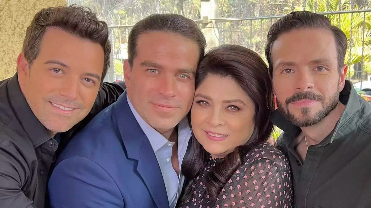 BlogRumoreS's tweet photo. Con un 48% de los votos, la Mejor Telenovela de las tardes de Las Estrellas durante 2022 fue... ¡#CoronaDeLágrimas2! Producción de José Alberto Castro protagonizada por Victoria Ruffo. ¡Enhorabuena, @ElGueroMex y @VictoriaRuffo31! https://t.co/KE561px1RD