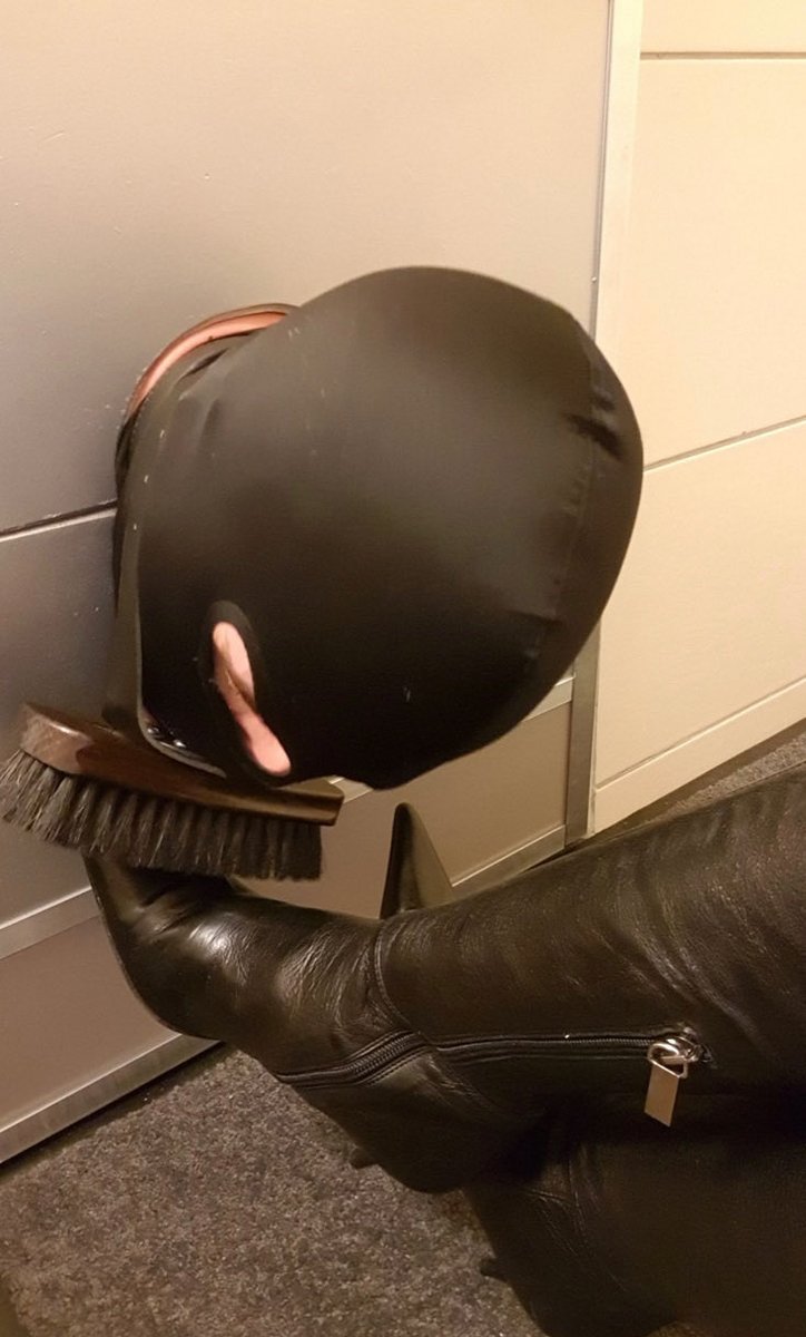AzzolinaMega's tweet photo. @Fetishdea #FetishdeaLaLeggenda #bootcleaner #Mistress https://t.co/KvQZlHbBgP