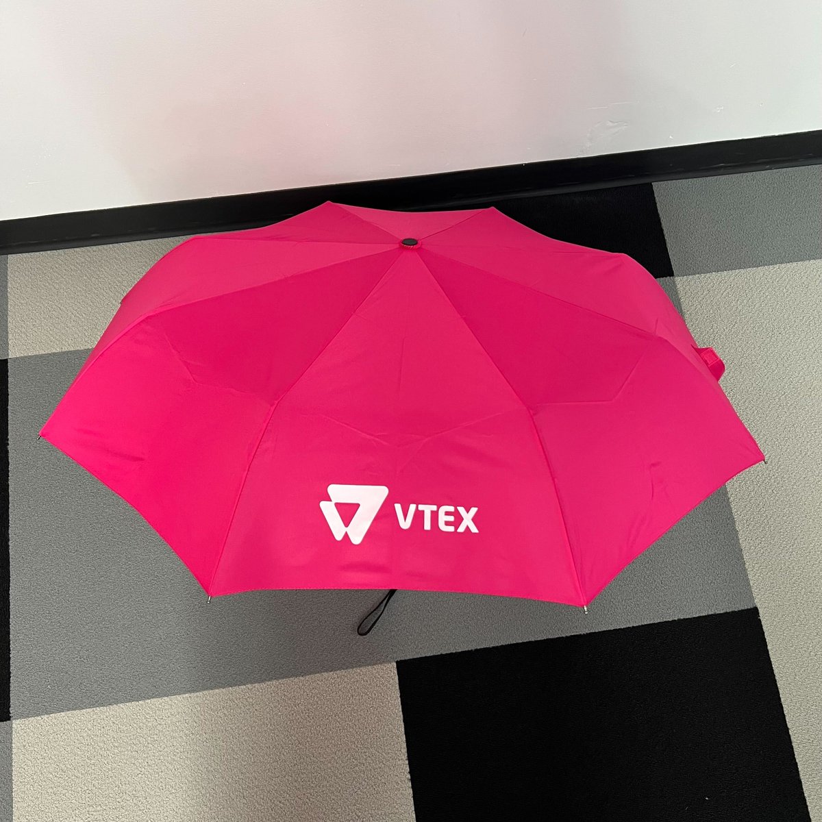 VTEXcommerce's tweet photo. Although we're not seeing any rain in the forecast, it's always good to be prepared.
Stop by booth 6245 at #NRF2023 and grab your VTEX umbrella.
While you are there, talk to one of our Solution Engineers about growing your online business in 2023.
#worldofcommerce #ecomme ... https://t.co/XUXXAmcQhp