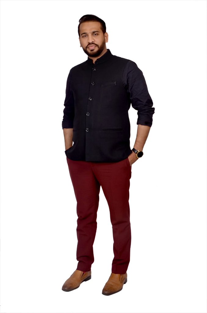 Reporter_indian's tweet photo. What a stature he has earned for himself because of his hardwork and devotion towards his employees and public.
#HBDFarhanAzmi @FarhanazmiINC Long Live FarhanBhai https://t.co/XetYSjX5lU