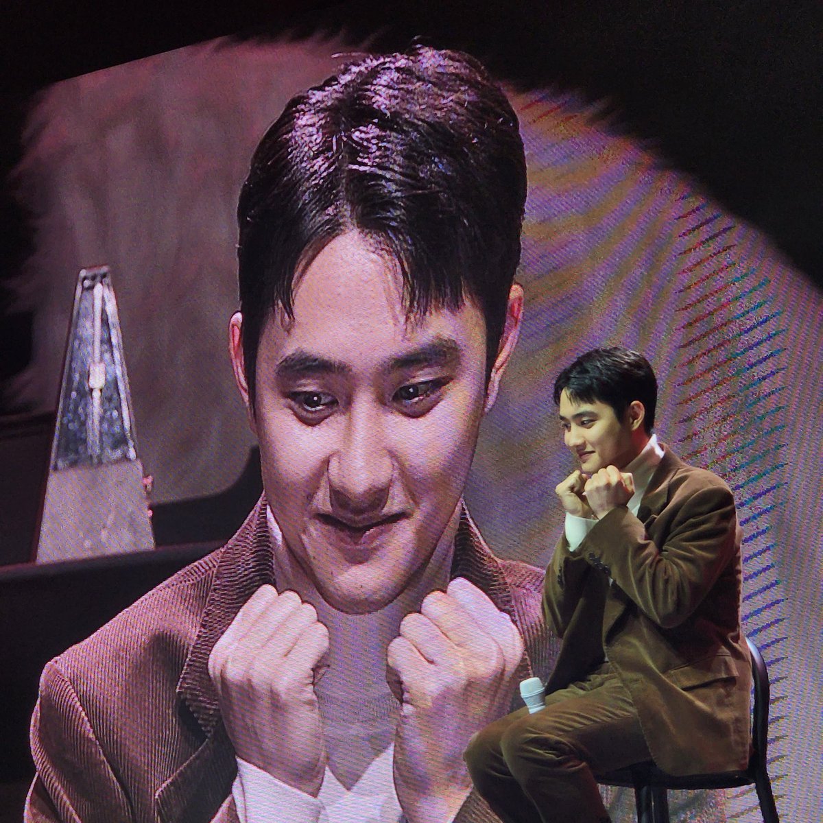 kokokbop's tweet photo. this cute photo of kyungsoo 🥹🥹 https://t.co/Z2h5h0obKI