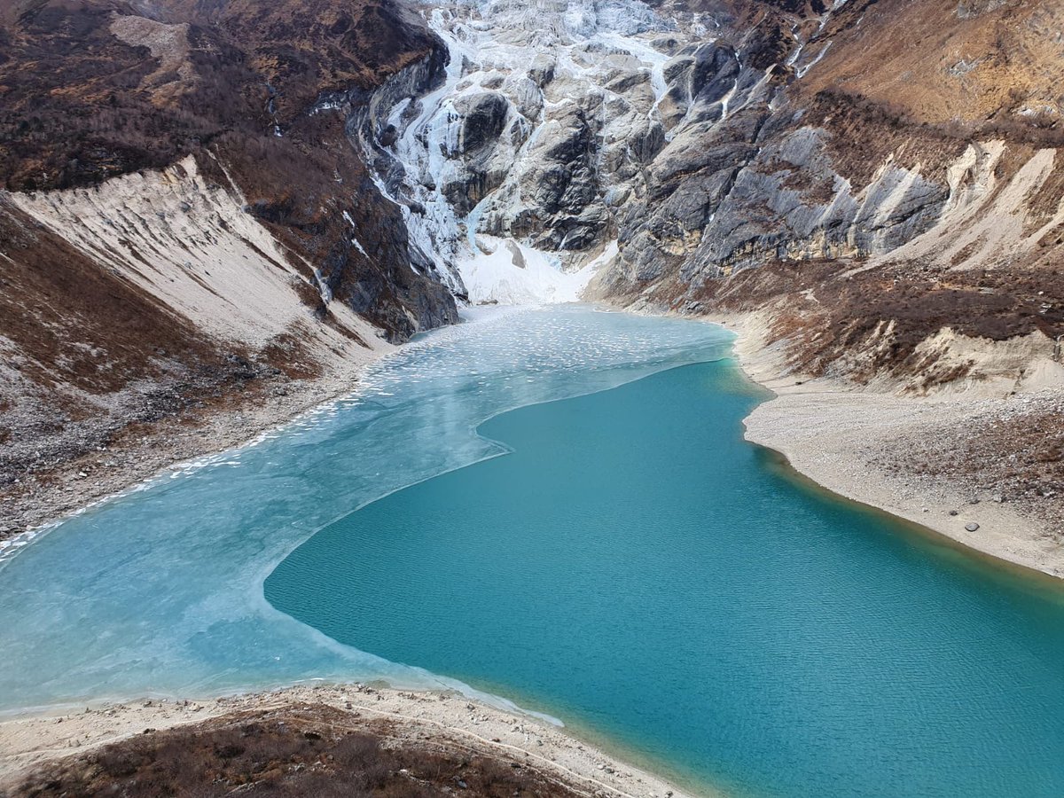 AlexTxikon's tweet photo. Ciao! Oggi siamo andati a Samagaun, quindi abbiamo connessione e volevo salutarvi👋🏼 Sono stati giorni incredibili. Siamo stati al Lago Birendra e abbiamo fatto il bagno. Quanto faceva freddo! 🤪
📸Pics by: #alextxikon / #ignaciomaqui
#wintersummits https://t.co/TTfoGAwOxL