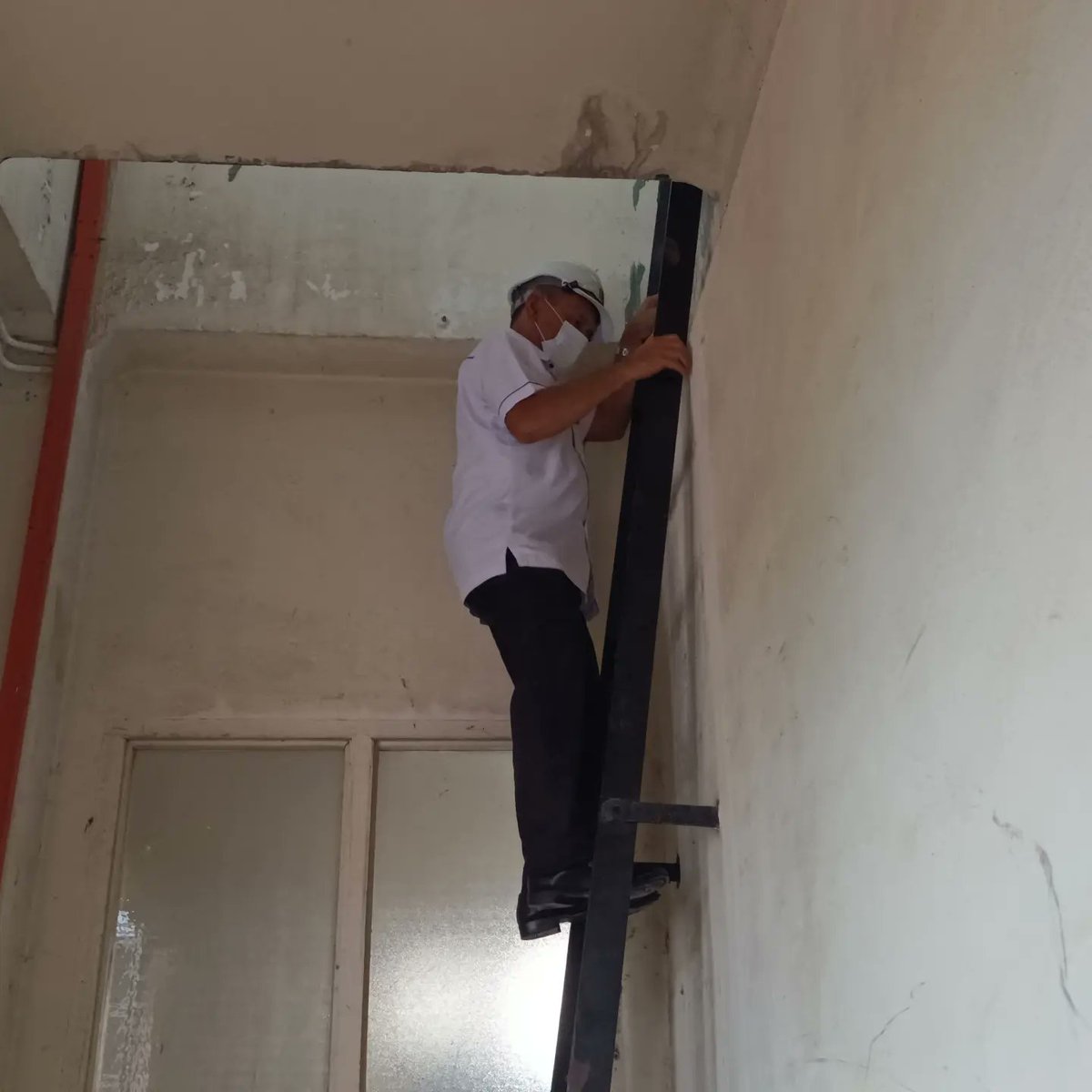 JKRMelaka's tweet photo. Pengarah Kerja Raya Melaka, Datuk Ir. Ismail bin Abd Rahman membuat lawatan dan pemeriksaan di tapak projek bagi melihat tahap kemajuan kerja dan isu-isu di tapak projek Kerja-kerja Menaiktaraf Dan Penggantian Sistem Lif Di Hospital Melaka.

#MelakaRESPONSIVE 
#JasaKepadaRakyat https://t.co/SO8AdzA9vO
