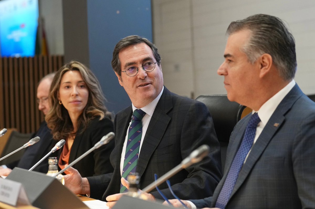 CEOE_ES's tweet photo. 🇲🇽 Comienza el I foro empresarial España-México en la sede de @CEOE_ES 

🎙️@agaramendil:“Todas las organizaciones empresariales mexicanas están hoy aquí, esto es un hito”

🎙️”Esto es una apuesta empresarial de #futuro” https://t.co/rjbN3KaoO7