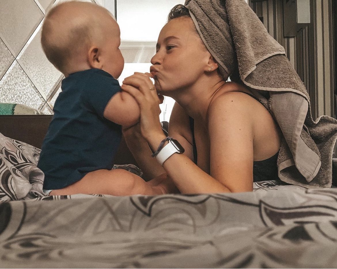 The woman pulled out of the rubble in Dnipro is Kateryna Zelenskaya. She is deaf and couldn't call for help. Rescuers continue searching for her one-year-old son and husband. At the moment, the number of victims of the Russian attack is 40 innocent people.