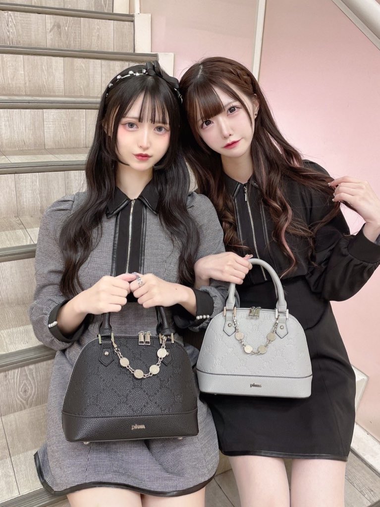 新作揃え pium ビジュー付きモノグラムミニバッグ ブラック