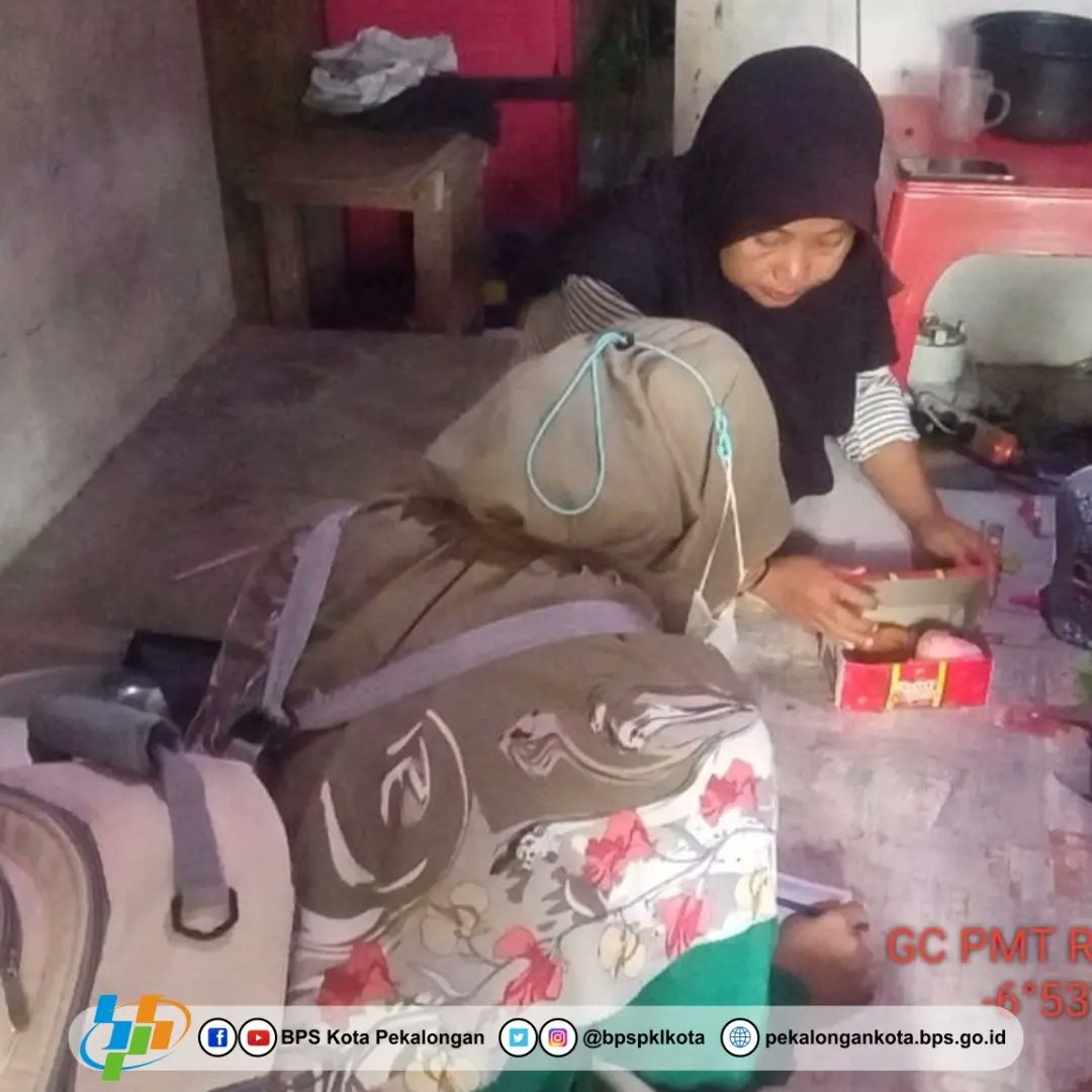 bpspklkota's tweet photo. BPS Kota Pekalongan melaksanakan kegiatan Ground Check (GC) Proxy Means Testing (PMT) Data Regsosek 2022 pada tanggal 11 - 16 Januari 2023. Kegiatan ini dilaksanakan di 4 RT yang tersebar di beberapa kelurahan yang ada di Kota Pekalongan. https://t.co/rwpXATQKx0