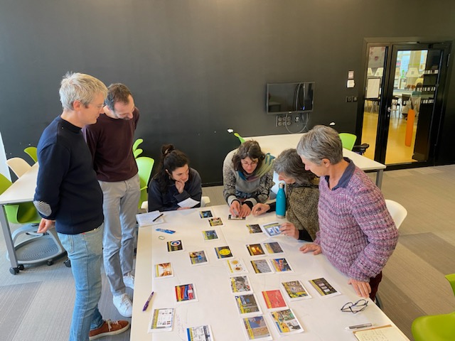 Formation de La Fresque du Plastique à l'A7
Vendredi des enseignants, ingénieurs pédagogiques et personnels, ont participé à un atelier collaboratif qui a pour objectif d’amener les participants à porter un regard sur l’entièreté de cycle de vie des plastiques. 
<a href="/fresque_plastic/">Fresque du Plastique</a>