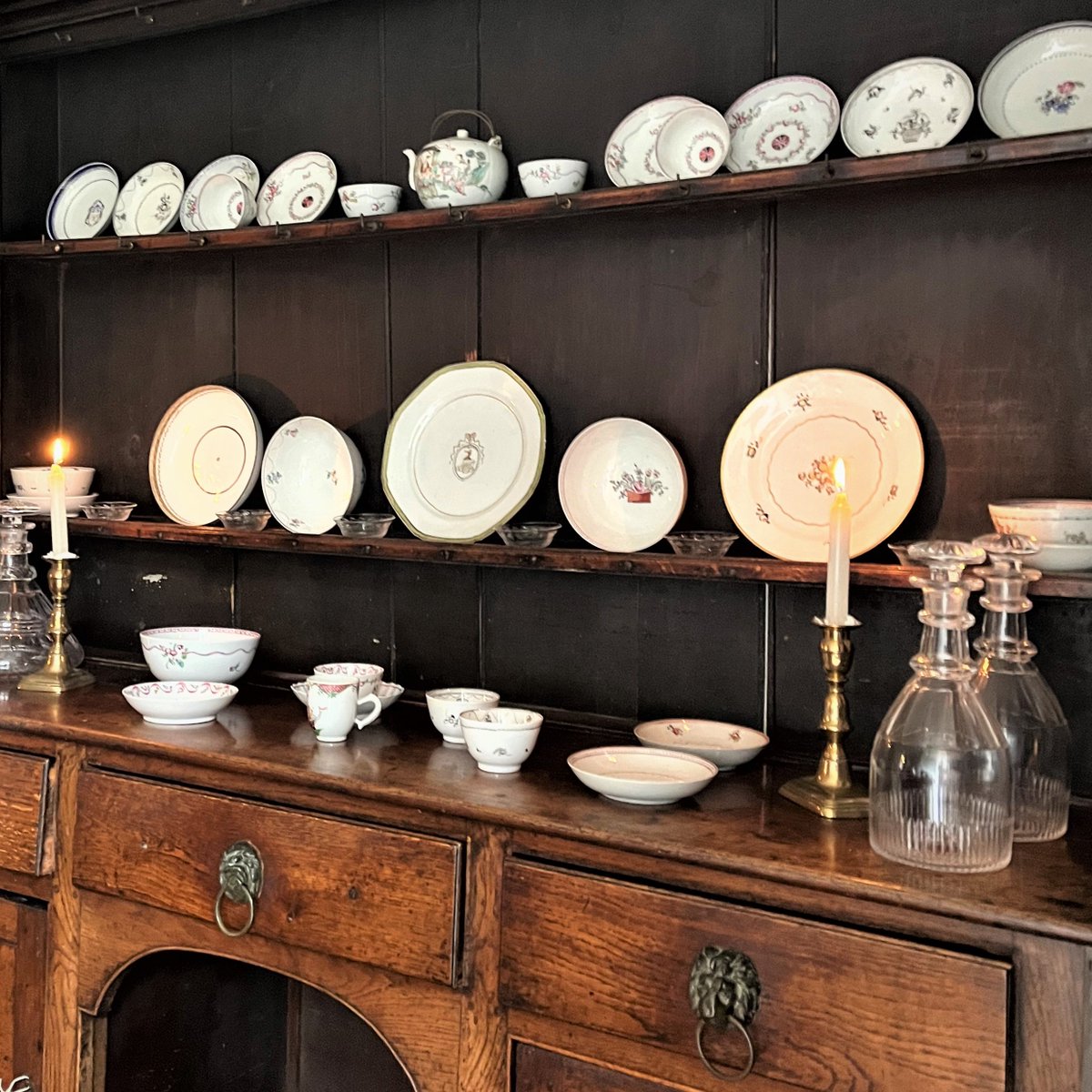 BellmansAuc's tweet photo. #Bellmans is delighted to offer Lot 1219, a collection of 18th century New Hall #porcelain #teawares, European #Ceramics #auction, 19 January, as part of The Waterhouse Collection.
Images styled by Bellmans' Auctioneer and Valuer @harrison.goldman https://t.co/Jsae8leqtl