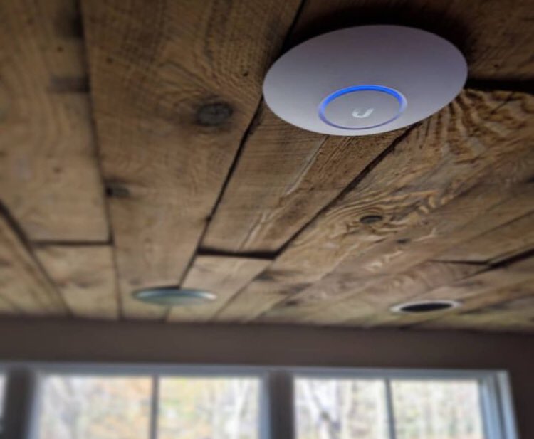 PiusKagga's tweet image. 2.4/5 GHz WiFi 5 bands (3x3 MIMO)
1.3 Gbps aggregate throughput rate
GbE RJ45 port (PoE In)
 GbE RJ45 port for extended devices

Extend your home, organization’s wireless connection with us #proswifttechnologies #networksecurity #networkengineering