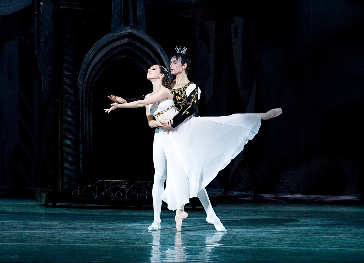 Après avoir fait le tour du monde c’est au théâtre Armande Béjart que Le Grand Ballet de Kiev posera ses valises ce soir le temps d’une soirée pour nous offrir l’opportunité de redécouvrir le classique Cendrillon dans un ballet époustouflant 🩰🎭🎼