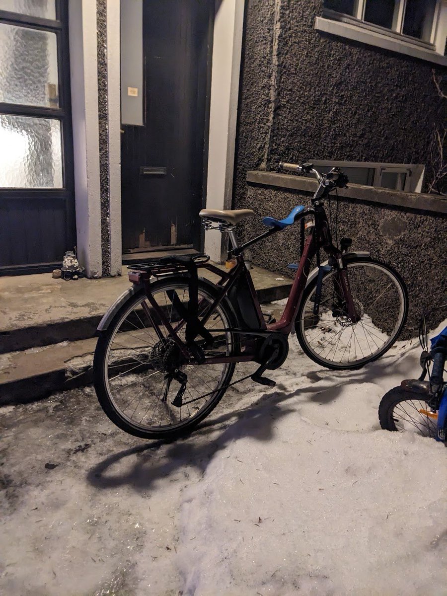 Fólk hváir yfirleitt yfir því að hjól sé ennþá aðalfararmátinn minn, þrátt fyrir þessa færð. Því langar mig að fara yfir helstu kosti þess að nota hjól þó það sé snjór og hálka.