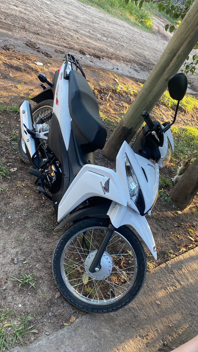 Rodrigososa00's tweet photo. Primer meta del año cumplida , me pude comprar la moto que queria https://t.co/aEs3Elo7P4