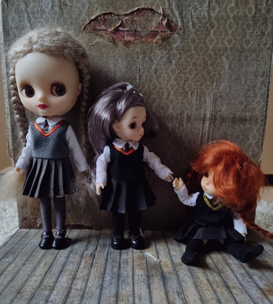 eumenidesart's tweet photo. GM ☕ 💖 ✨ good monday #harrypotter #gryffindor #hufflepuff #hogwarts #sewingfordolls #debellespoupees https://t.co/cmZF7eZXrk