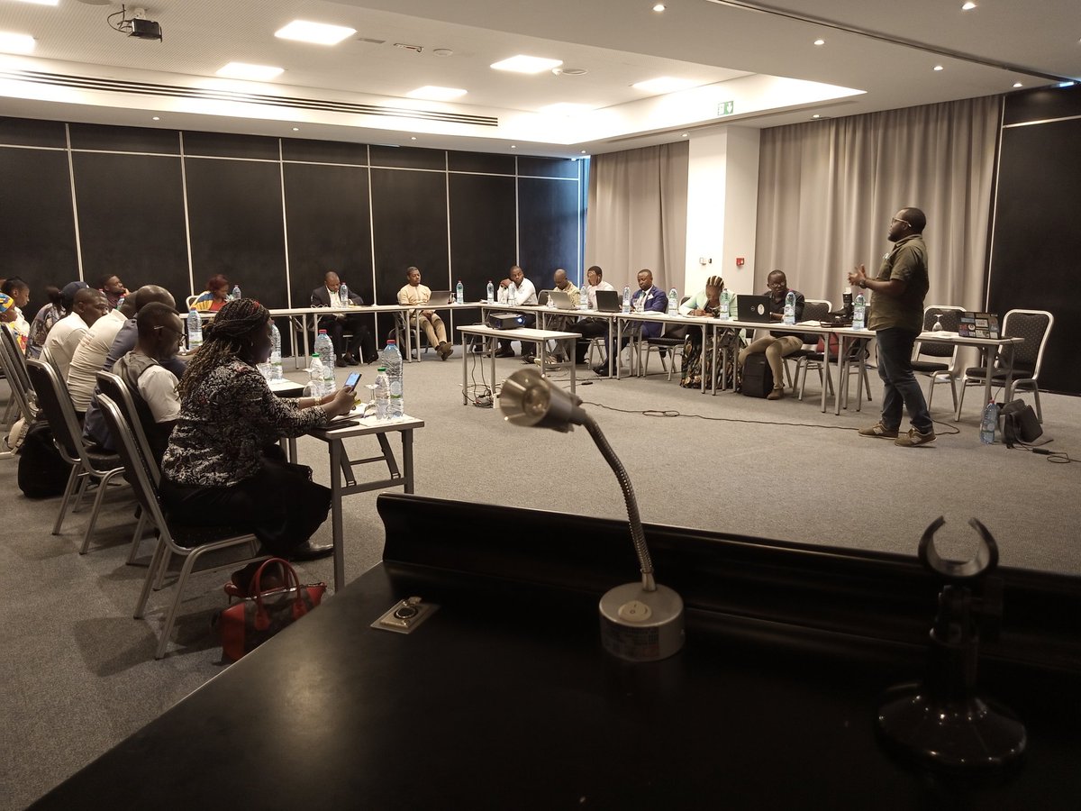 DigaMathieu's tweet image. La famille des CCOM 📲 et gestionnaires de TCP/PAN 🖥️ à nouveau réuni pour une rencontre d&apos;échange 🗣️ et de partage. #PRADEC 

Une occasion de se recycler notamment sur la production et diffusion de #podcast 🎧👂🏽 avec @Nkowa_ #PodcastHubEF