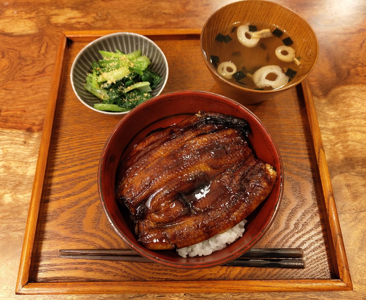 ACCN's tweet photo. ふるさと納税で取り寄せた鰻をBALMUDA The Toaster Proのオーブンモード 230℃で4分、サラマンダーモードで2分。外カリ中フワ激ヤバおいしくて完璧なうな重だと思う。マジで、ぜひ🍚 #BALMUDA #BALMUDATheToaster #BALMUDATheToasterPro #ウナギ #鰻 #うな重 https://t.co/2u7I6ZB96h