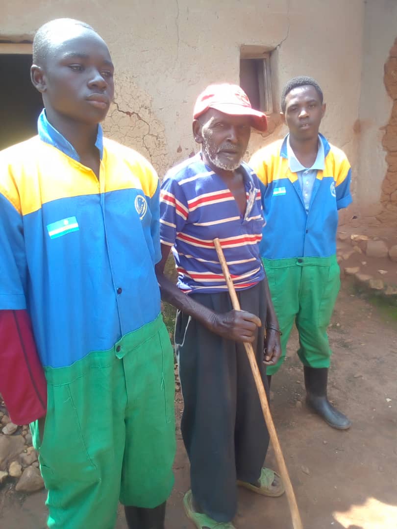Inkomezabigwi22's tweet photo. #RUNDA na #Kayenzi barahangana n'ibibazo bibangamiye imibereho myiza y'abaturage bakora imirima yigikoni hagamijwe kurwanya imirire mibi n'igwingira ry'abana @Kamonyi @nyc_kamonyi @RwandaSouth @Unity_MemoryRw @RwandaLocalGov @uwiringirajosee https://t.co/nKq5nEA8JP