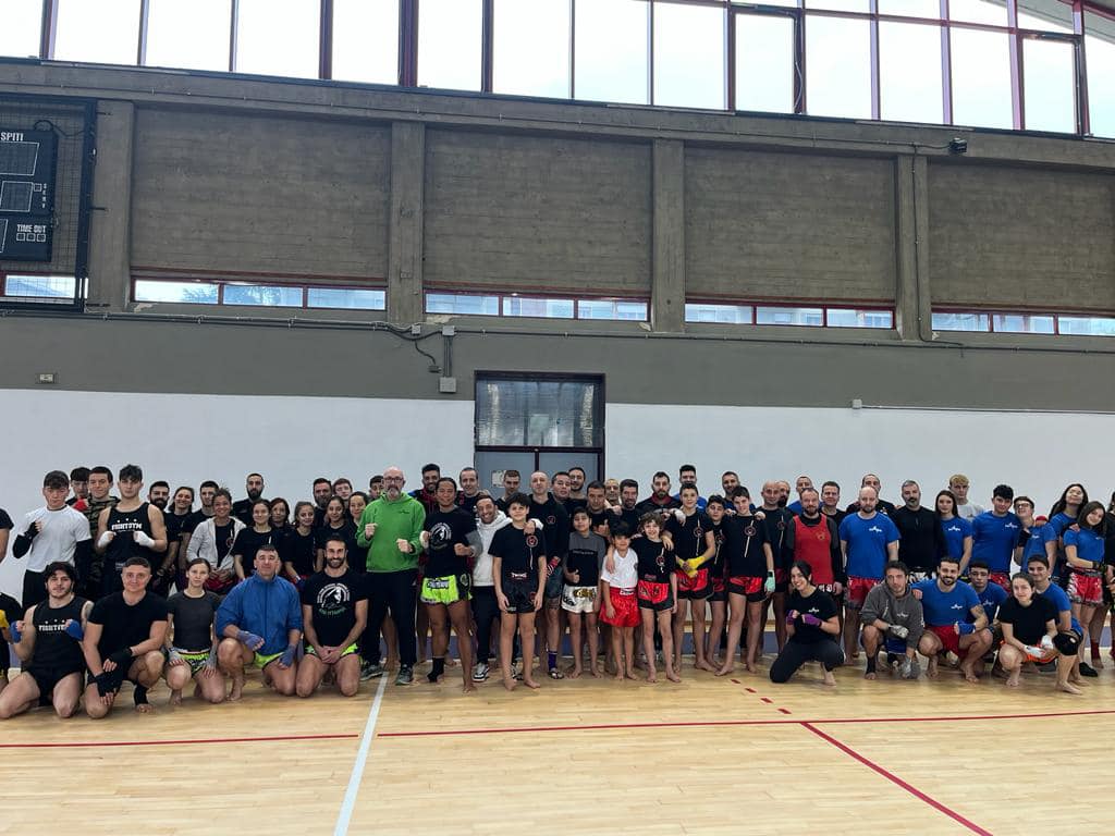 TeamKaiMuay's tweet photo. Stage di #MuayThai con il Master Itthipol Akkasrivorn! Una grande partecipazione (65 atleti da varie società!). Evento importante per gli organizzatori #KaiMuay e Team Marceddu e per la #FederkombatToscana che dimostra ancora una volta la voglia di attività sul territorio! #Prato https://t.co/abjIPUFKXT