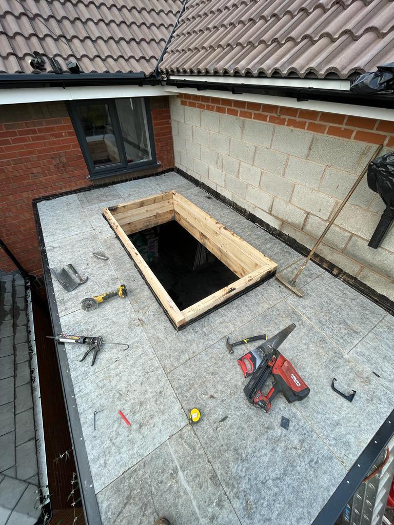 EB Roofing tweet media