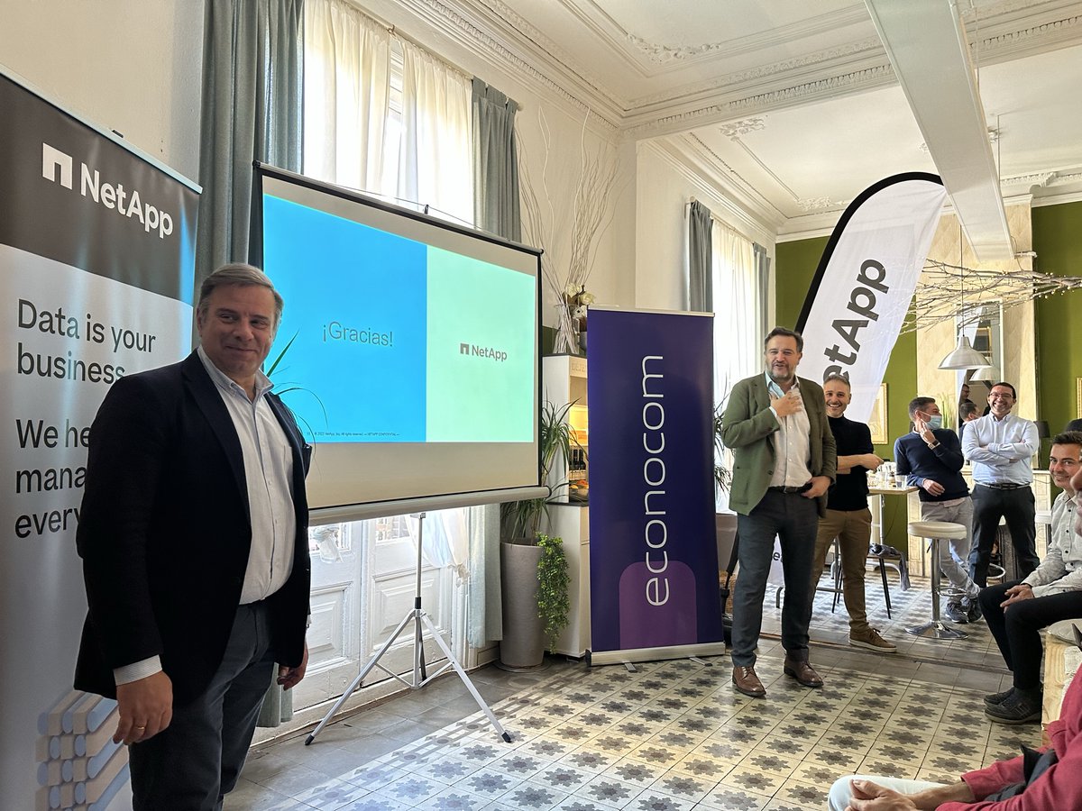 EconocomServ's tweet photo. Un encantador piso de la plaça Reial de Barcelona ha sido escenario de la primera reunión del equipo comercial de Econocom Servicios en Cataluña con el equipo de @NetApp y Arrow: Estrategia, oportunidades y recetas para un 2023 de éxitos conjuntos #Econocom #OneDigitalCompany https://t.co/sQTPcNX7WN