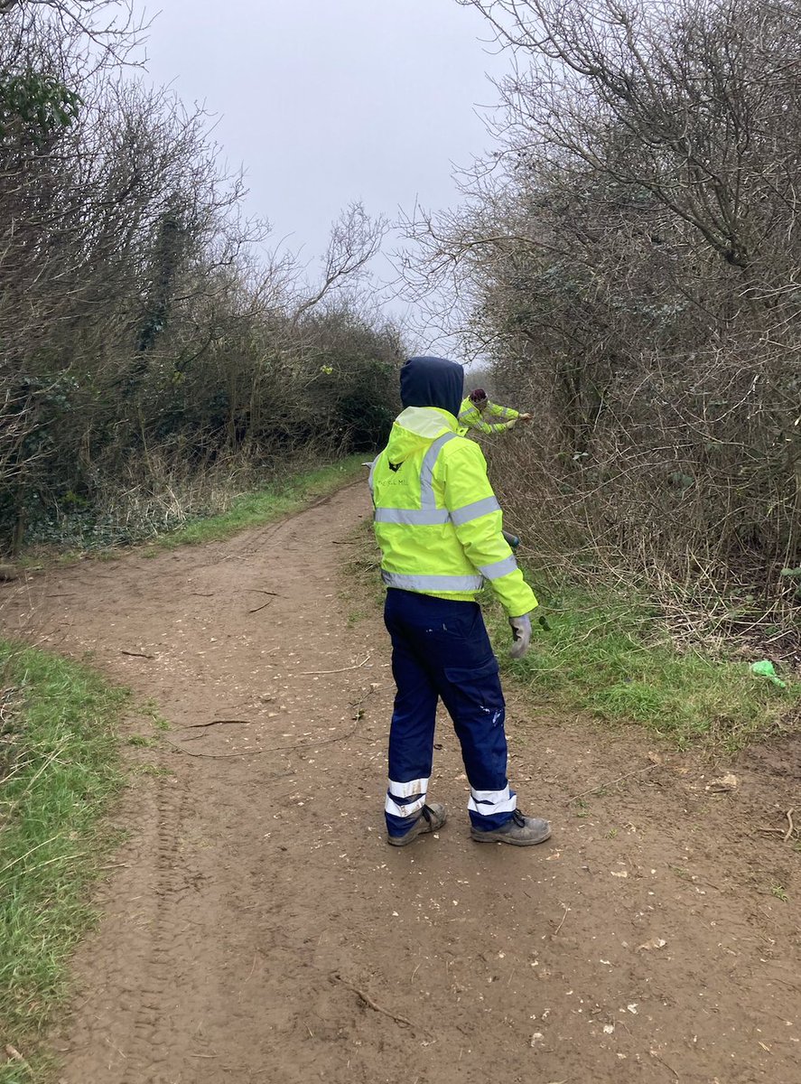 The_Skill_Mill's tweet photo. The team at @SkillMillWestSX will be working at @southdownsvg in the coming weeks. The #SouthDowns is the most populous of the UK’s National parks. Great stuff #teamskillmill. 
@WSCCNews @Childrenfirstws @BogObserver @AngmeringParish @SouthernWater @SussexPCC @WestSussexMind https://t.co/9Rg0BbNBms
