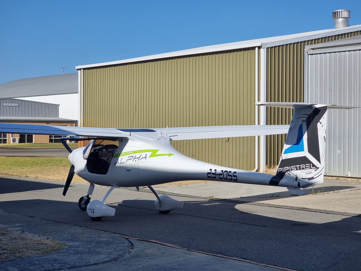 matteovinci's tweet photo. 🇸🇮🛩️🔋

When my baby takes off
She's quiet as a mouse
Her propeller spins in all the winds
She's an electric powerhouse

@pipistrelEU #AlphaElectro #FlyonE #FlyElectric #ElectricAircraft #Pilot #WesternAustralia #JandakotAirport #CloudDancer #Pipistrel #Aviation #Aviator https://t.co/j9vwP1CGKo