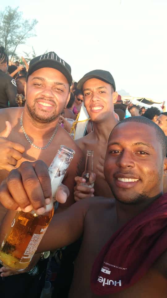 Sobre ontem.praia posto 10 pagode e cerveja.