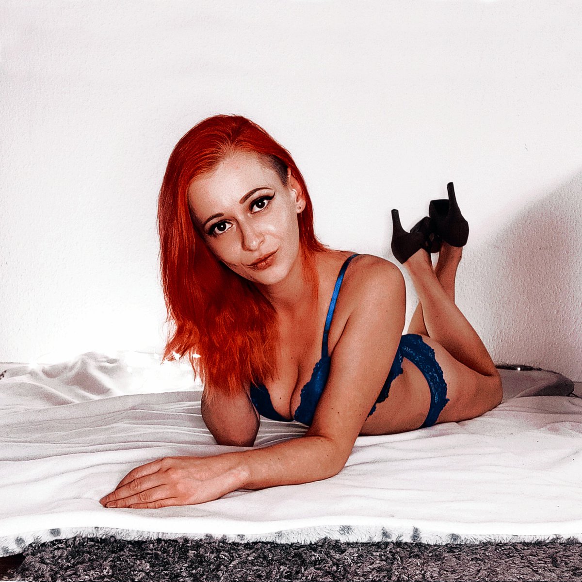 hakke_fee's tweet photo. #NeuesProfilfoto #redhead #underwear #hotgirl #sexy #highheels #heels #Blue #red #BigEyes #makeup #hotbutt #shooting #selfie #me #follow #onlyfans #bestfans #fanseven #frivol #dirty #sweet #Lovely #lipstick #Smile #niceday #Passion #devot #boobs #smalltalk #pierced #germangirl https://t.co/qbn4cCfMDK