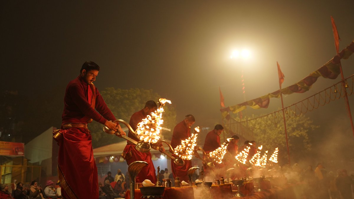 PmcHindi's tweet photo. भगवान शिव की नगरी #varanasi में, Spiritual Tablets Research Foundation ने 'काशी ध्यान' का आयोजन किया। जिसमें सैकड़ों लोगों ने भाग लिया।
#workshop #news #latestnews #spiritualtablets #Meditation #positivesamachar https://t.co/AqbecNtSth