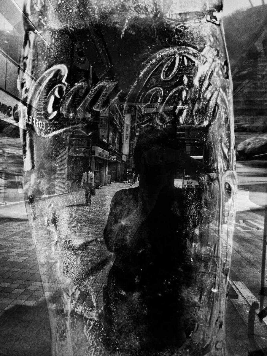 « Desire is all around us; there’s a huge, limitless supply of it. It’s important to be true to that desire. To take a photograph that is at all interesting or meaningful, you must become one with that desire when you press the shutter button… »
#daidomoriyama