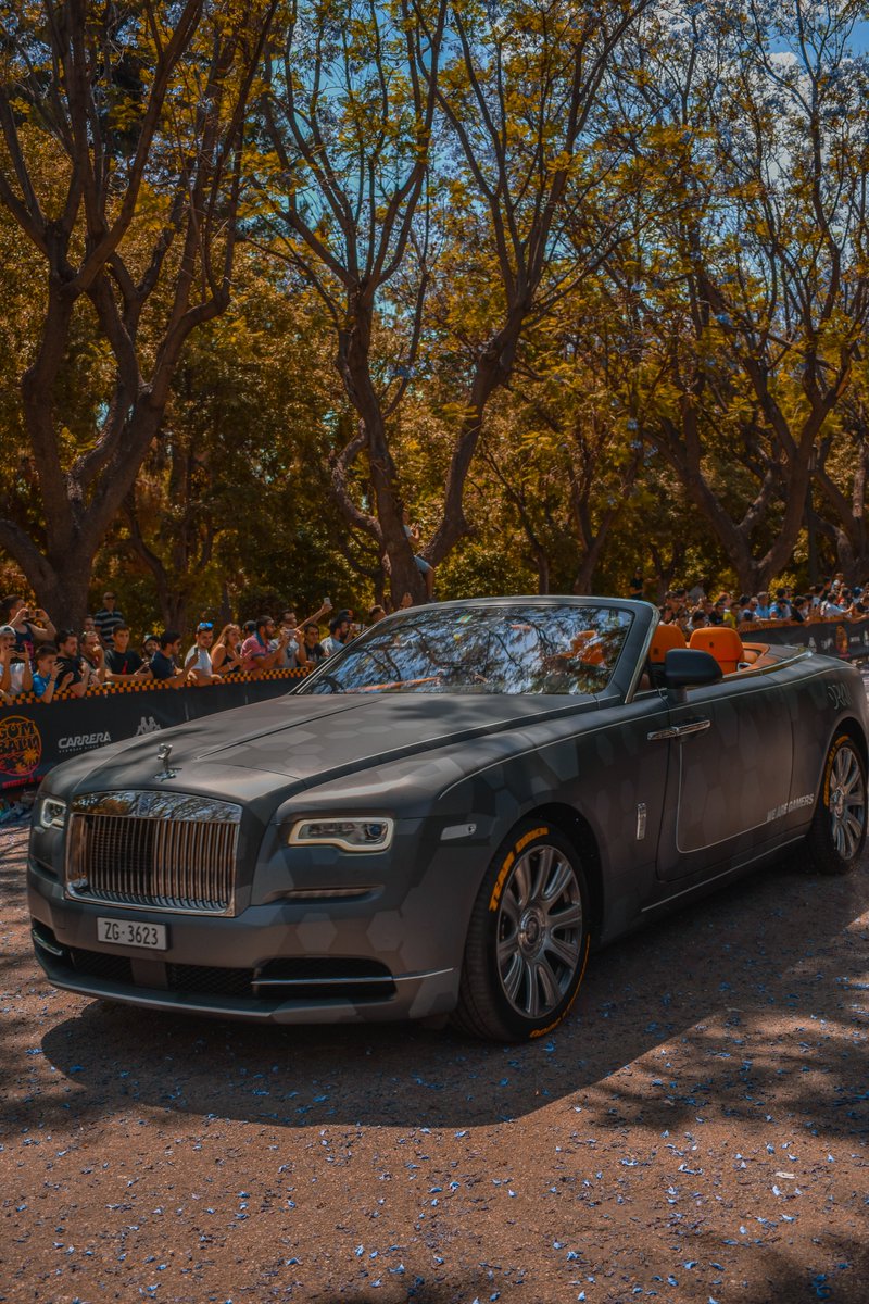 DrivesomeHQ's tweet image. Rolls Royce's new Dawn convertible: the ultimate in open-air luxury. #RollsRoyceDawn #LuxuryConvertible