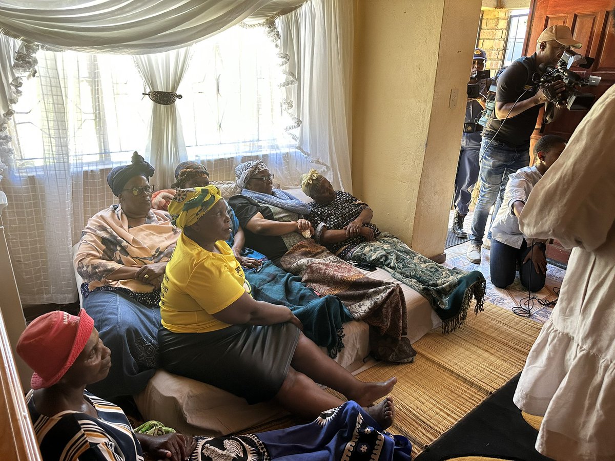 Refilwe_MP's tweet photo. We’ve arrived with the Minister of Police at the Ntshangase family in Mkhondo. The minister will be visiting all 3families. The national intervention we sought as a province is here. National Commissioner is also here, the case will be investigated from that office. #MkhondoMP https://t.co/Z1HZEdQnTu