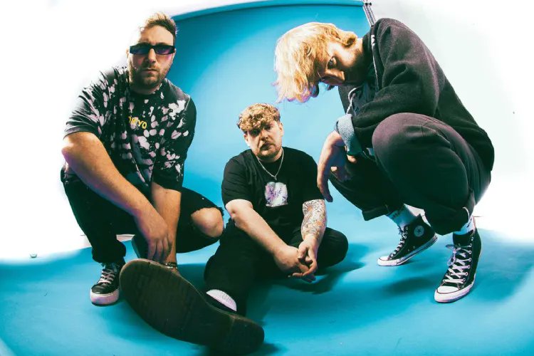 Hey everybody, meet ANGER PARTY. 

This is their frantic debut single 'Eat You Alive', and it rocks bit.ly/3GIF5vK