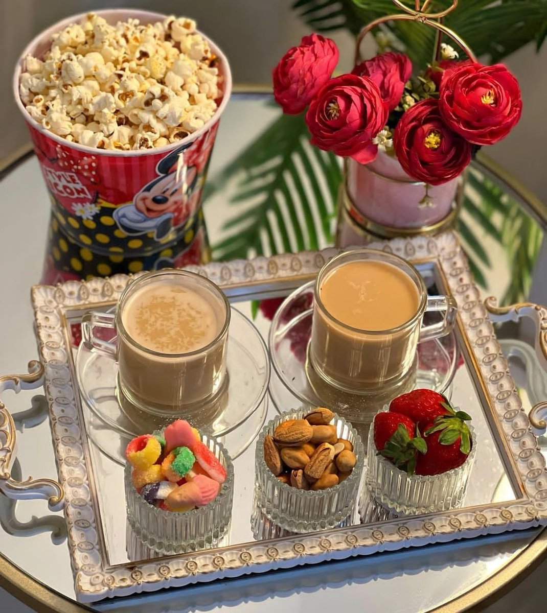 ♡♡
   أّذأّ عٌـــﺰمًتٌــكَ عَلَى قَـهِــوُهِ مِـنٌ وُيّـنٌ 
رَآحً تُـجَــيّ☕❤🌹

#مِـسًـآء آلَسًـعَآدُة